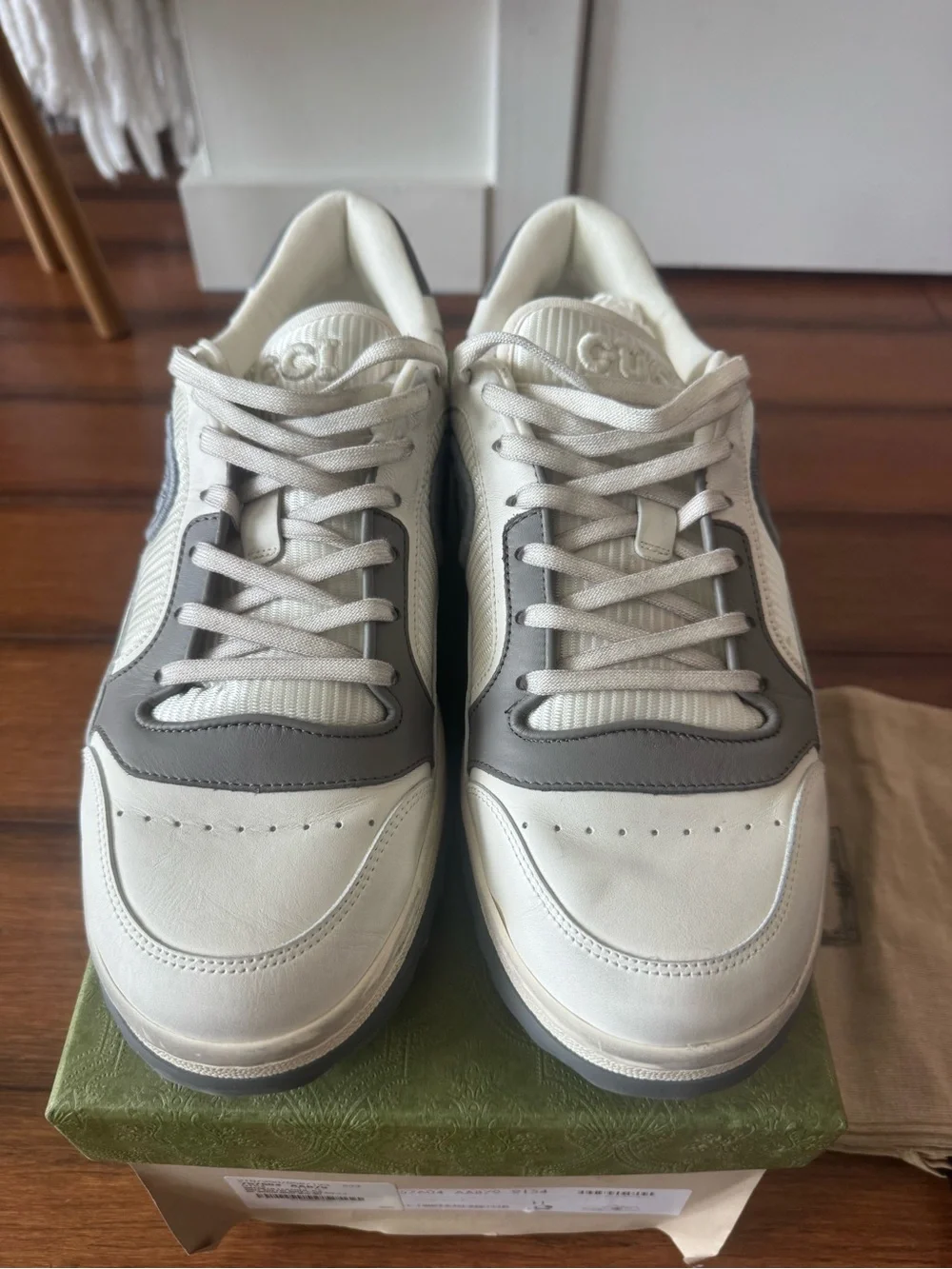 Gucci Men’s White and Gray Low-Top Leather Sneakers